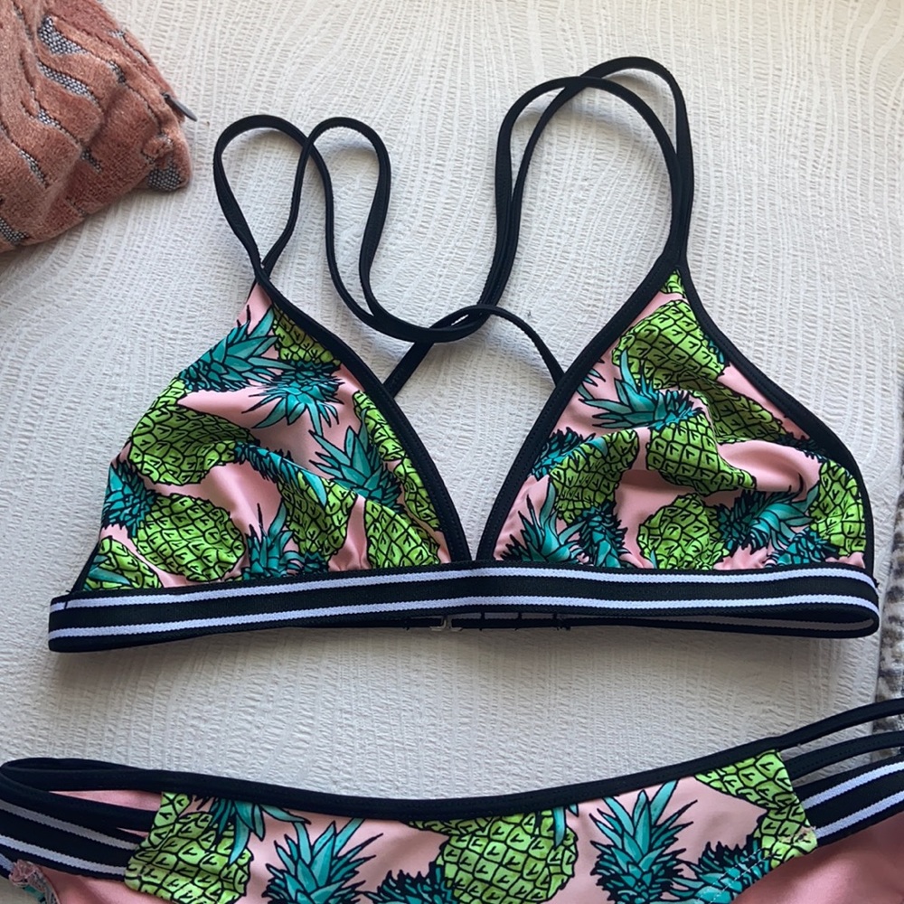 Pinapple Bikini - Picture 3 of 7